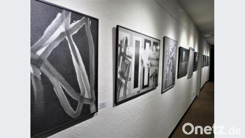 Auf allen drei Ebenen des Kunsthauses Waldsassen können die Werke von Jiri Jun besichtigt werden. Die sehenswerte und Ausstellung sollte nicht versäumt werden. Bild: ubb