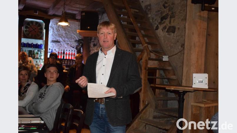 Markus Schiesl bewirbt sich um das Amt des Ersten Bürgermeisters der Gemeinde Altendorf. Als Spitzenkandidat führt der 46-jährige Landwirt die neu gegründete Liste "Freie Wählergemeinschaft Gemeinde Altendorf" an. Bild: bnr