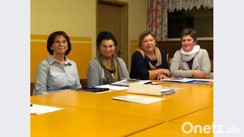 Das neue ist auch das alte Leitungsteam: im Bild (von links) Hermine Dotzler, Sieglinde Herzing, Gerlinde Schaller und Monika Haasmann. Es fehlt Gabriele Ziegler. Bild: hzi