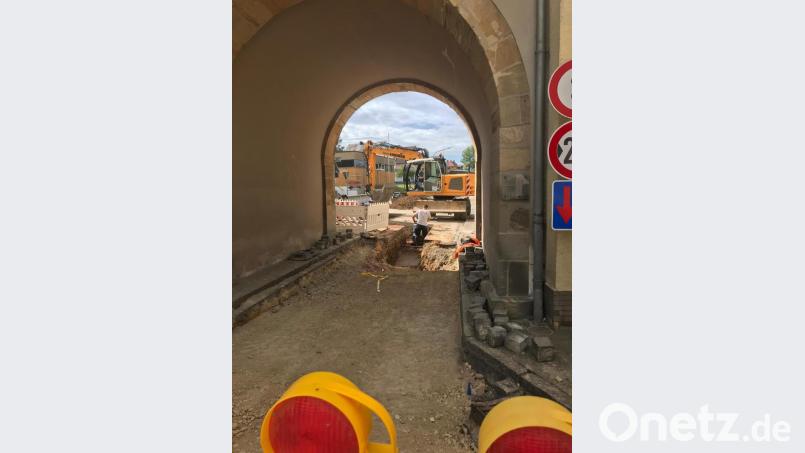 Das Vilsecker Hafnertor - auch hier wird eine neue Wasserleitung verlegt. Bild: Stefanie Gradl