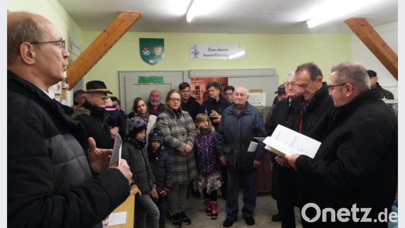 Eröffnung der Schau mit Vereinschef Stefan Birner (links), recht Schirmherr Martin Preuß, Richard Gaßner, Werner Cermak und SPD-Stadträtin Simone Böhm-Donhauser Bild: e