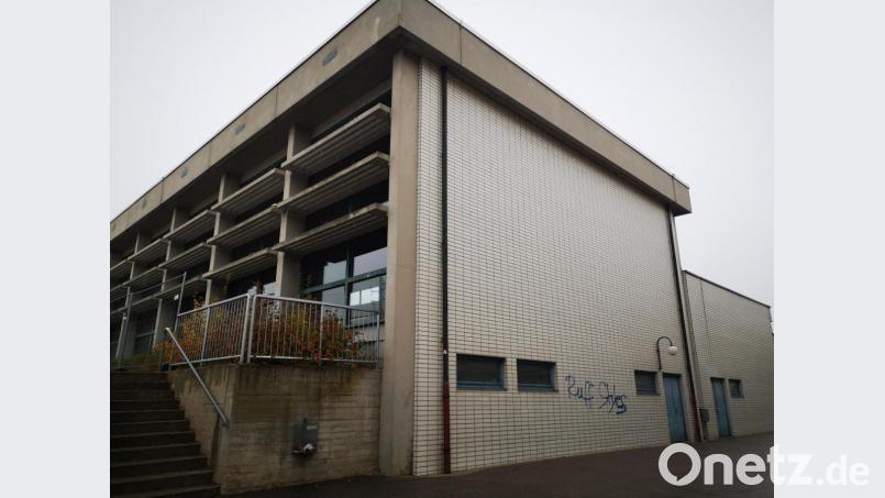 Das Hallenbad in Nabburg: „Es gibt keinen Erkrankungsfall wegen der festgestellten Legionellen,“ betonte Franz Pfeffer. Man sei durch Routine-Untersuchungen auf den kritischen Wert gestoßen. Bild: Thomas Dobler