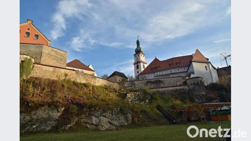 Herabfallende Steine und loses Mauerwerk machen in diesem Bereich umfangreichere Sanierungsarbeiten notwendig. Das neue Konzept sieht hier auch zwei neue Bühnen mit Treppenanlagen aus Stahl vor. Bild: ANDREAS ROYER