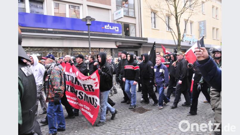 Neonazis der Gruppierung &quot;Freies Netz Süd&quot; marschierten im Februar 2009 durch die Max-Reger-Strasse. Bild: Karin Wilck