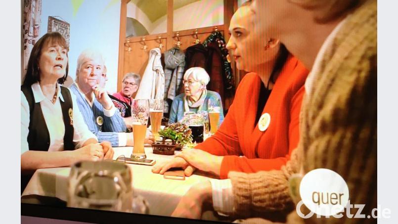Empört sind die Frauen des Stammtisches Höhe 309 im Fernsehen ob des Vorstoßes des Bundesfinanzministers, reinen Männern- und Frauenvereinen die Gemeinnützigkeit abzuerkennen. Screenshot: Bayerischer Rundfunk