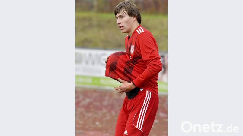 Solange der Ball trocken ist und auch die Fußballplätze, wird gespielt. In der Bezirksliga Nord sind schon fünf Nachholpartien für das Wochenende 23. und 24. November terminiert. Bild: Ziegler