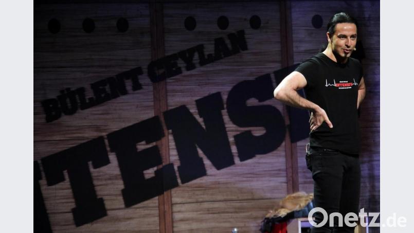 Bülent Ceylan hat es geschafft. Er gehört zur Top-Riege der deutschen Comedians. Das Amberger Kongresszentrum füllt er problemlos. Bild: Wolfgang Steinbacher