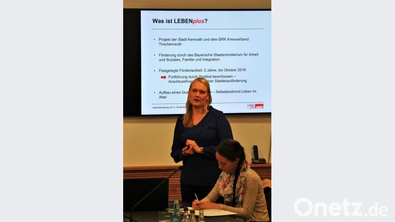 Quartiersmanagerin Stefanie Baier informierte in der jüngsten Sitzung des Kemnather Stadtrates über das Projekt „Leben plus“. Bild: stg