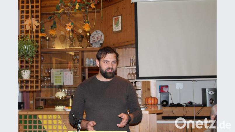 ATSV-Vorsitzender Jürgen Steinhauser bei seinem Bericht. Bild: hä