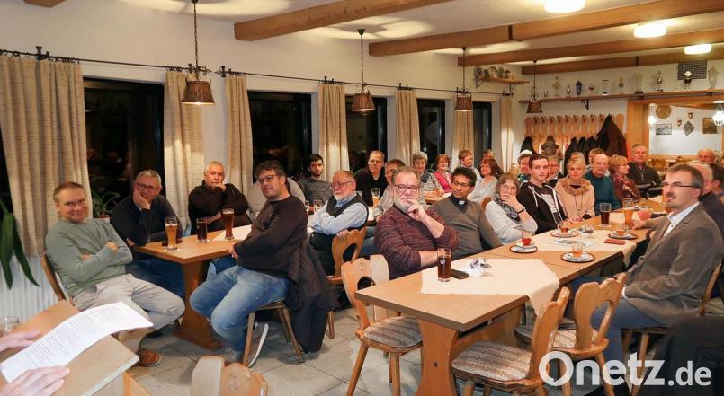 Gut besucht war das Vereinslokal der Kolpingsfamilie Friedenfels bei der Bezirksversammlung. Bild: bsc