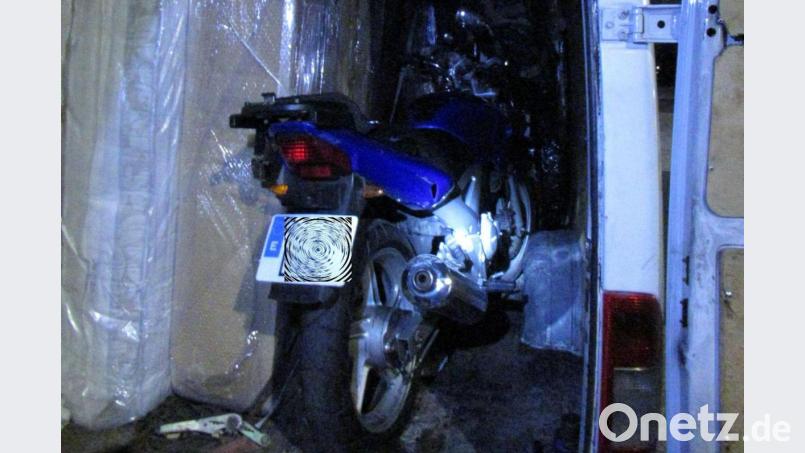 Dieses Motorrad wurde in Spanien gestohlen. Auf dem Autobahnrastplatz bei Ursensollen hat es die Polizei jetzt sichergestellt. Bild: Verkehrspolizei Amberg
