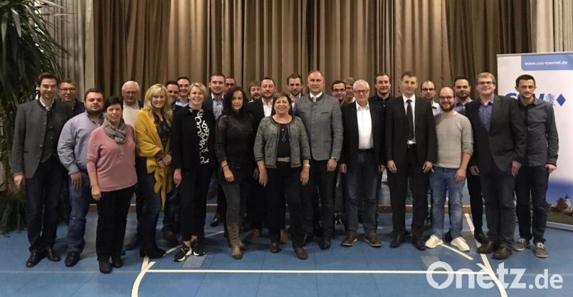 28 Mitglieder der CSU Mantel treten bei der Kommunalwahl 2020 an. Sie erhielten in der Nominierungsversammlung die Zustimmung aller anwesenden Mitglieder. Bild: exb