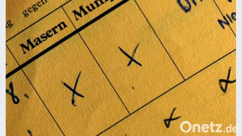 Der Bundestag hat entschieden, in jedem Impfbuch muss Masern angekreuzt sein. Wer nicht mitspielt, muss mit Bußgeld und Ausschluss von Kita oder Kindergarten rechnen. Archivbild: dpa/Achim Scheidemann