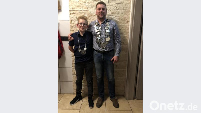 Jakob und Matthias Baier sind nicht nur Vater und Sohn, die haben auch ein gemeinsames Hobby und dürfen sich beide Fischerkönig nennen. Bild: exb