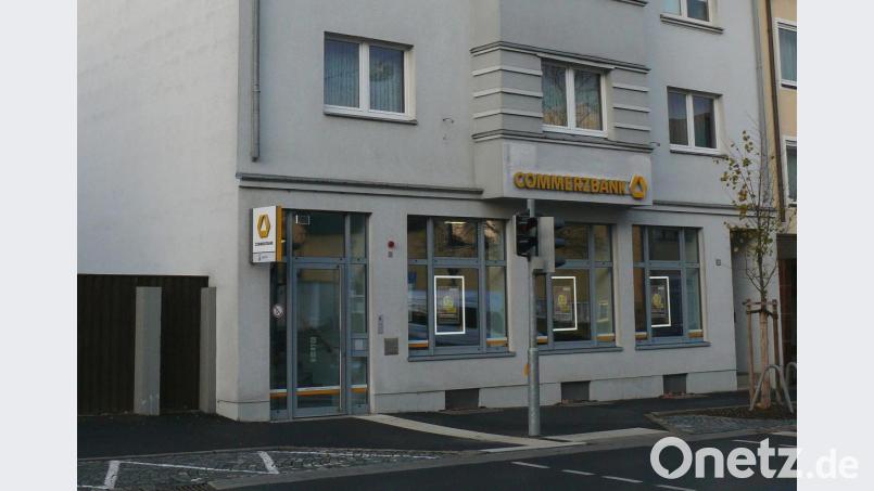 Die Filiale der Commerzbank in Waldsassen wird ab 1. Dezember nur noch als SB-Center betrieben. Bild: kgg