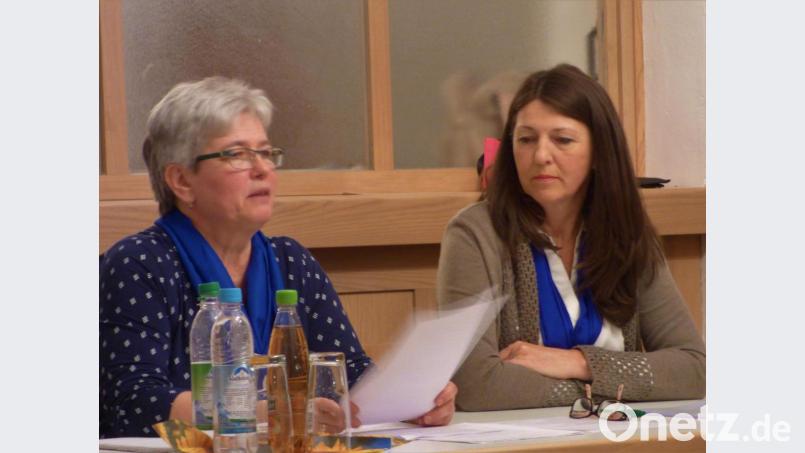 Alles im grünen Bereich: Teamsprecherin Christine Pfeiffer (links) kann stolz auf &quot;ihren&quot; Katholischen Frauenbund sein, der aktuell 115 Mitglieder zählt. Auch in finanzieller Hinsicht steht der Zweigverein - trotz Spenden von rund 1600 Euro in den vergangenen beiden - gut da, wie Kassenwartin Rosa Deglmann (rechts) berichtet. Bild: mng