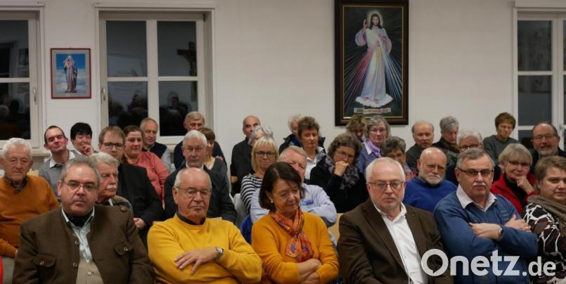 Über 60 Interessierte waren zu Podiumsgespräch gekommen. Bild: tr
