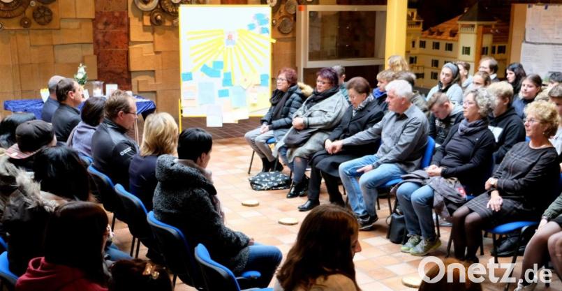 In einer Tauerfeier blickten Schüler, Eltern und Kollegen auf Sigi Söllners Leben als beliebter Pädagoge. Bild: mab
