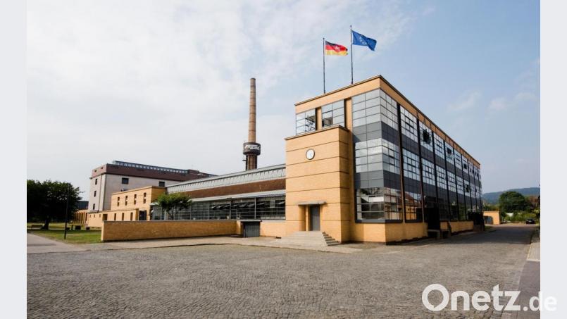 Es ist das erste bedeutende Werk von Architekt Walter Gropius, das er mit Adolf Meyer baute: das Fagus-Werk von 1911 in Alfeld. Die Fassade mit den vorgehängten Glaselementen wurde stilprägend für Generationen. Bild: Julian Stratenschulte