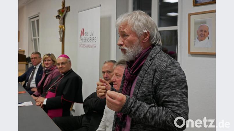 Manfred Grüssner sprach aus Sicht der Regie und der Schauspieler. Bild: tr