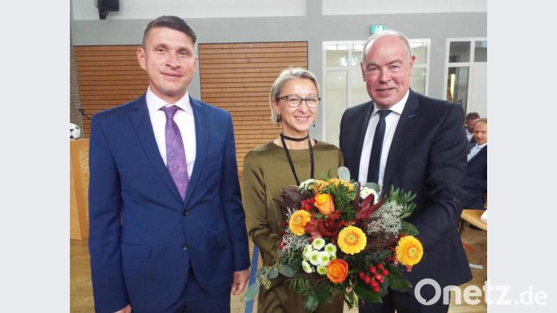 Willkommen in Kümmersbruck: "Sachaufwandsträger" Bürgermeister Roland Strehl (rechts) mit Marion Fuchs und Florian Fuchs. Bild: e