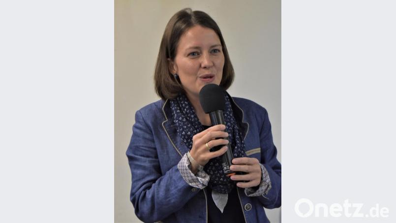 Kathrin Karban-Völkl spricht beim Seniorennachmittag über &quot;Geplauder aus der Beziehungskiste&quot;. Bild: rgr