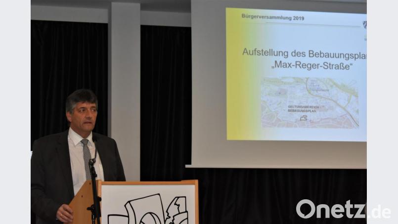 Ein Punkt in der Bürgerversammlung war der bebeauungsplan für die Max-Reger-Straße. Bild: rgr