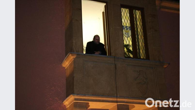 Zweiter Bürgermeister Maximilian Schwärzer hat sich im Rathaus verbarrikadiert. Bild: sne