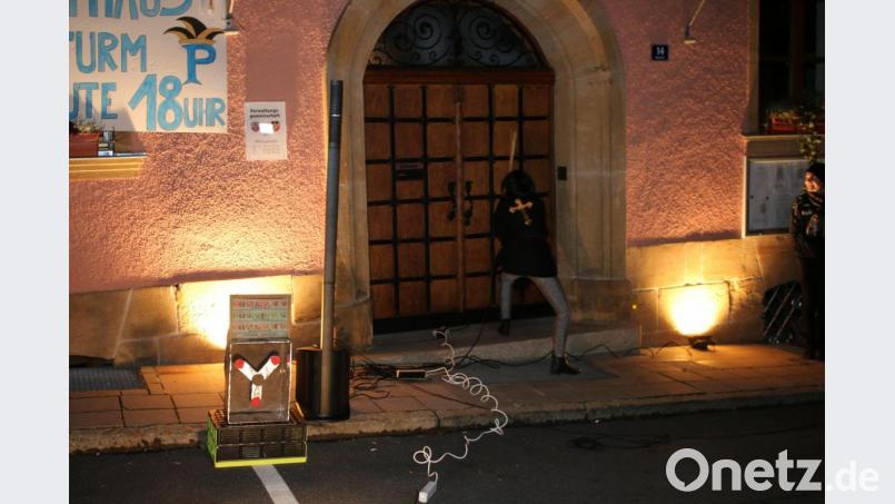 Jeanne d´Arc ist besser in der Schlacht als im Öffnen von Türen. Bild: sne