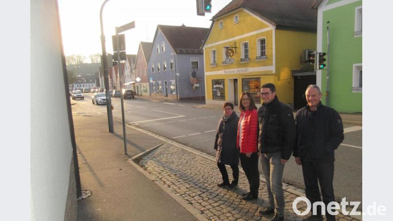 Die CSU will die Dominanz des Autoverkehrs in der Freyung zurückdrängen und das Viertel lebenswerter machen. Von links: Marianne Lebegern, Simone Orlowski, Armin Aichinger und Josef Arnold. Bild: ui