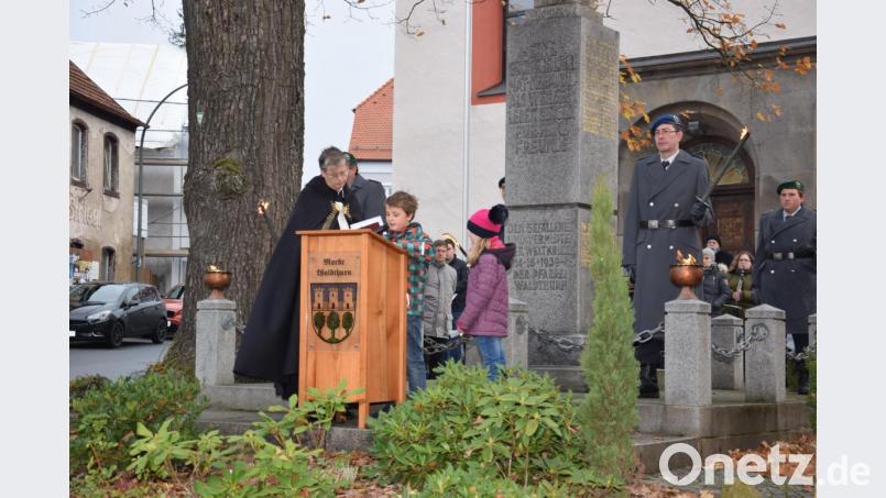 Die Schulkinder Franz-Josef Riedl und Marie Hauser trugen Gedanken und Gebete vor. Bild: fla
