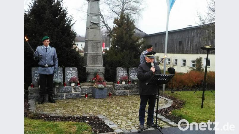 Reinhard Bauer (KSK) rief in Fuhrmannsreuth dazu auf, die Übernahme von Verantwortung als Bürgerpflicht zu sehen. Bild: ld