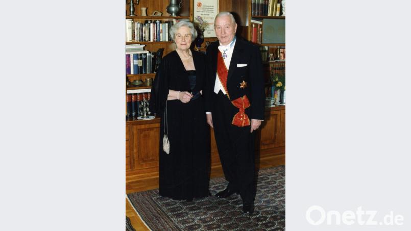 Bundesminister Alois Niederalt, hier mit seiner Gattin Carola, hatte während seiner politischen Laufbahn neben zahlreichen Ehrungen auch das Großkreuz des Verdienstordens der Bundesrepublik Deutschland erhalten. Bild: bgl
