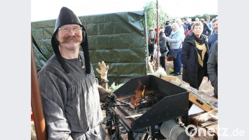 Kerzenständer aus Schmiede-Eisen waren sehr gefragt. Bild: ga