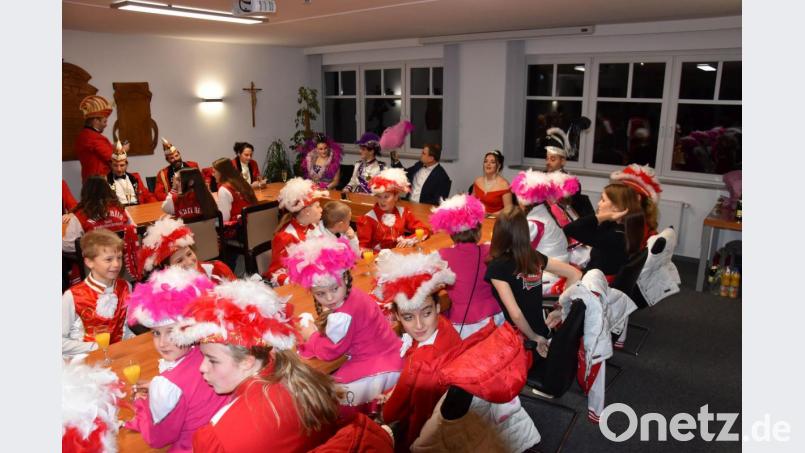 Einmal im Jahr verwandelt sich das Rathaus in eine
 Partymeile. Bild: Lowak