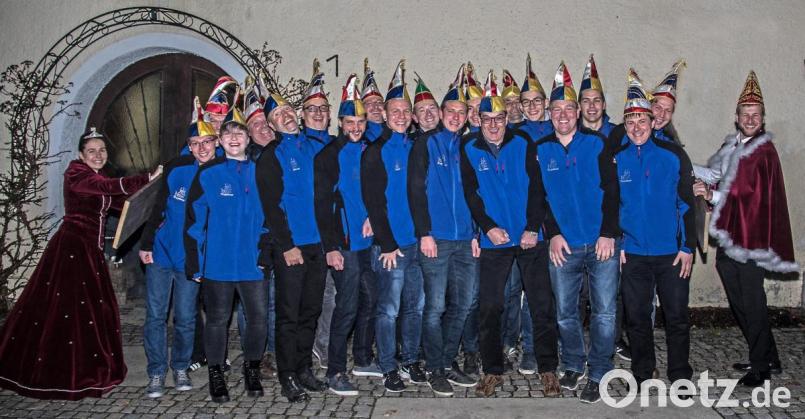 Zusammenpressen fürs Pressefoto: Der Elferrat des Schlüsselclubs mit Prinzessin Katharina Ernstberger und Prinz Tobias Weig. Bild: Bernhard Eckstein/exb