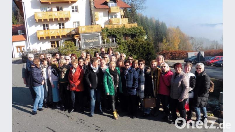 Im Hotel Waldschlössl im bayerischen Wald kehrten die Damen der Frauenunion zum Wellnesswoche ein. Vorsitzende Monika Placzek (dritte von links) freute sich über die gute Resonanz. Bild: mor