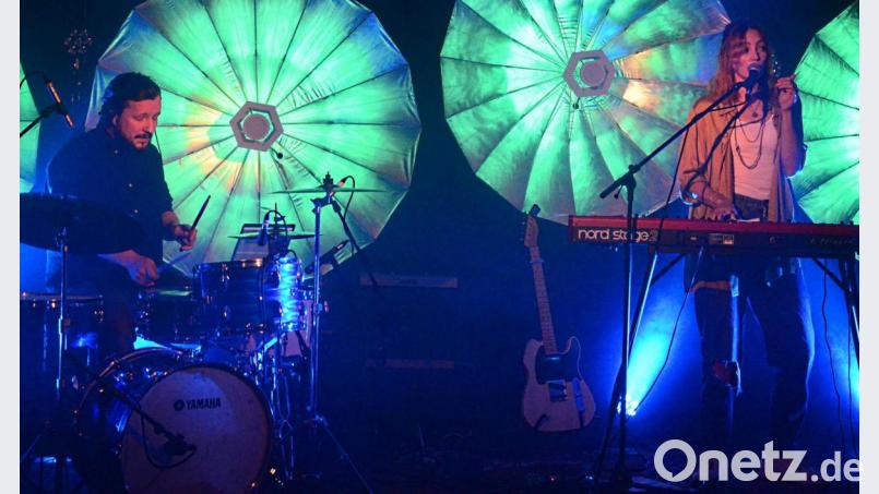 Alex Mayr spielt mit ihrem Partner Konrad Henkelüdeke bei der "Sünde". Bild: Kunz