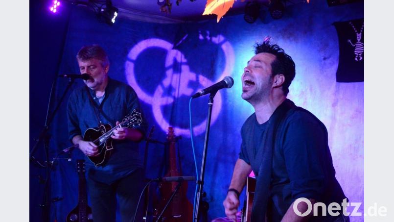 Markus Rill (rechts) und Robert Hasleder spielen Folk und Country. Bild: Kunz