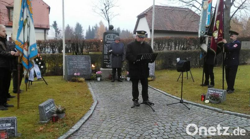 In Brand erinnerte Irmbert Schmidt (SRK) daran, dass die Geschichte des Volkstrauertags älter ist die die Geschichte der Bundesrepublik Deutschland. Bild: ld