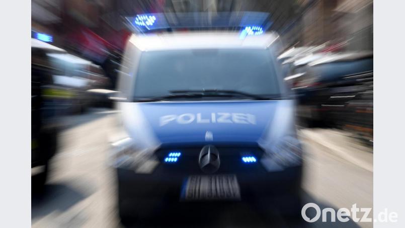 Die Polizei ermittelt gegen einen 39-jährigen Amberger, der in der Nacht auf Donnerstag einen Polizeibeamten absichtlich in Gefahr gebracht haben soll. Symbolbild: Carsten Rehder/dpa