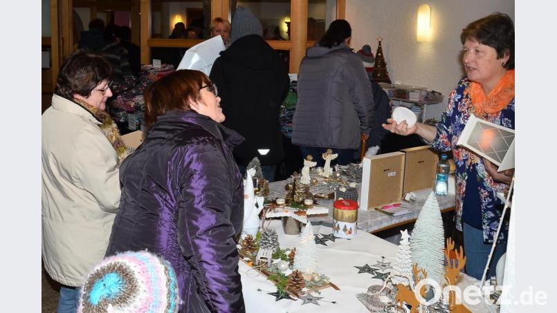 Handwerkliches und Dekoratives steht beim Waidhauser Adventsmarkt am 1. Adventssonntag ganz oben auf der Liste der Fieranten und Marktstände. Bild: fjo (Archiv)