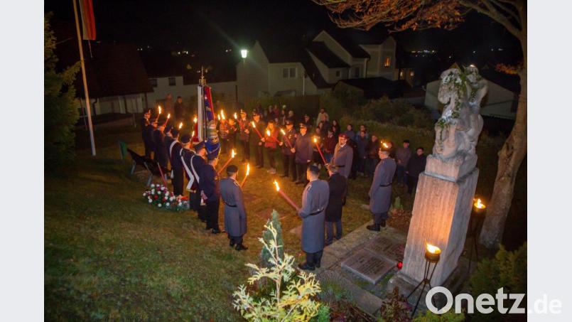 Gedenkfeier vor der Kriegergedächtniskapelle in Windischeschenbach. Bild: sml