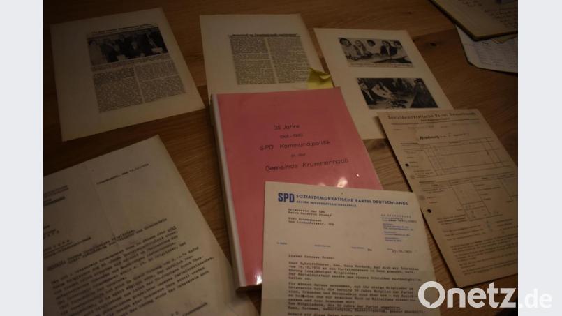 Zeitungsberichte, Chroniken und Korrespondenzen geben Auskunft über die Entwicklungen des SPD-Ortsvereins in 100 Jahren. Bild: lue