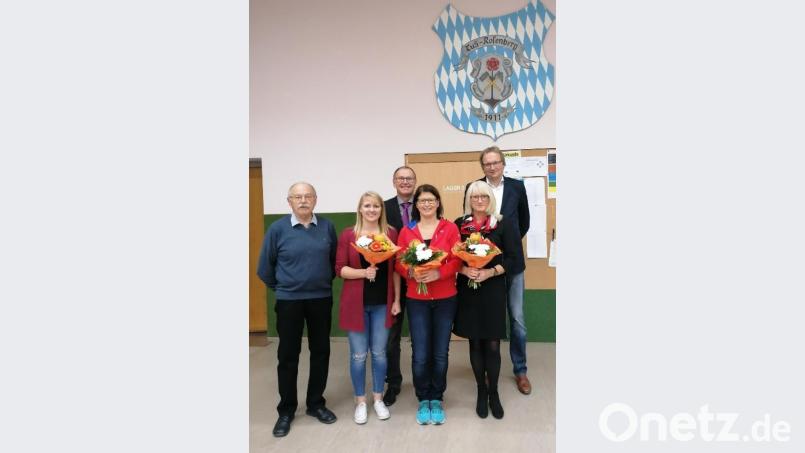 Ehrenurkunde für besondere Verdienste von links:
Manfred Klameth TuS Ehrenamtsbeauftragter, Nicole Wagner, 2.TuS Vors.Manfred Seitz, Susanne Steger, Brigitte Kellner, 3.Vorst.TuS Horst Perrey Bild: Erwin Weiß