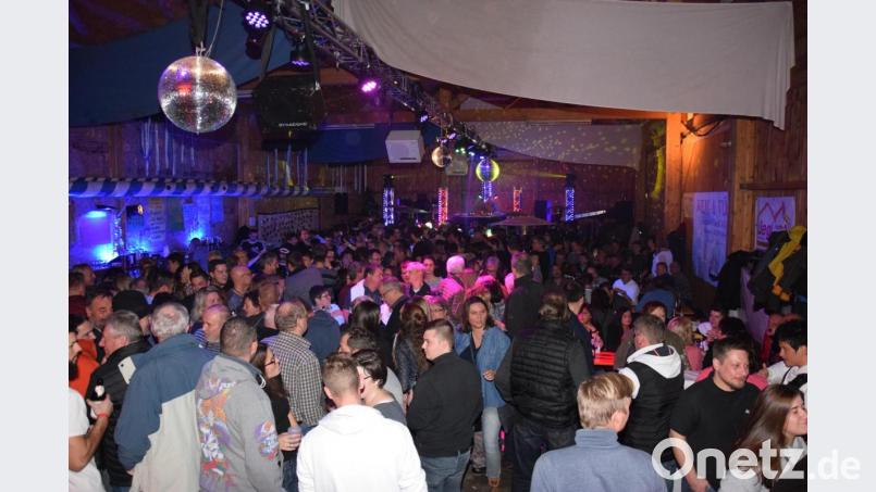 Die &quot;Kui-Revival-Party&quot; anlässlich des 20-jährigen Jubiläums des Club 99 ist ein voller Erfolg. Bild: fla