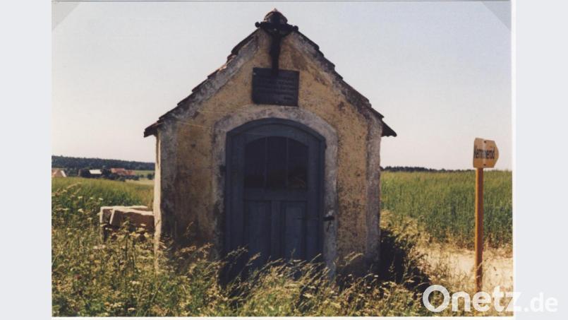 Heimatforscher Johann Riedl hat die erste Donatuskapelle in schönen Dia-Aufnahmen festgehalten. Bild: Johann Riedl