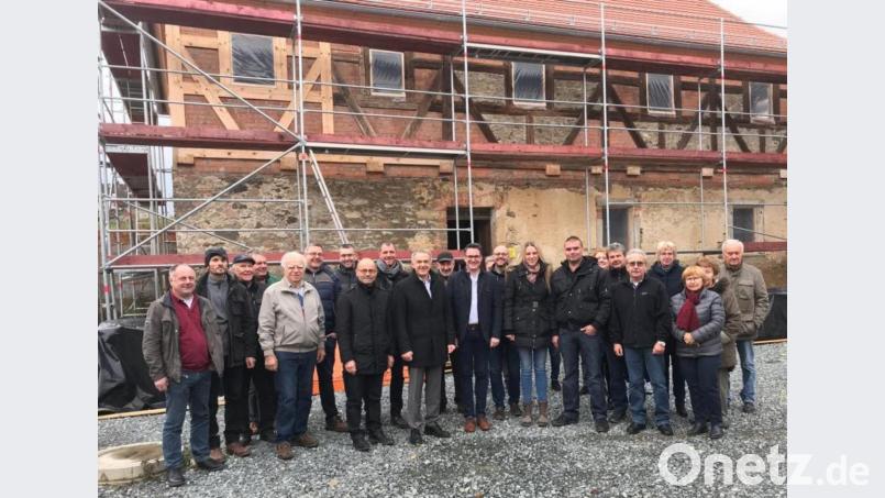 Über 20 Teilnehmer konnte der stellvertretende MU-Chef Sebastian Forster bei der Besichtigung der alten Mühle begrüßen. Vor allem das große Gemeinschaftsgefühl beeindruckte die Gäste.. Bild: mez