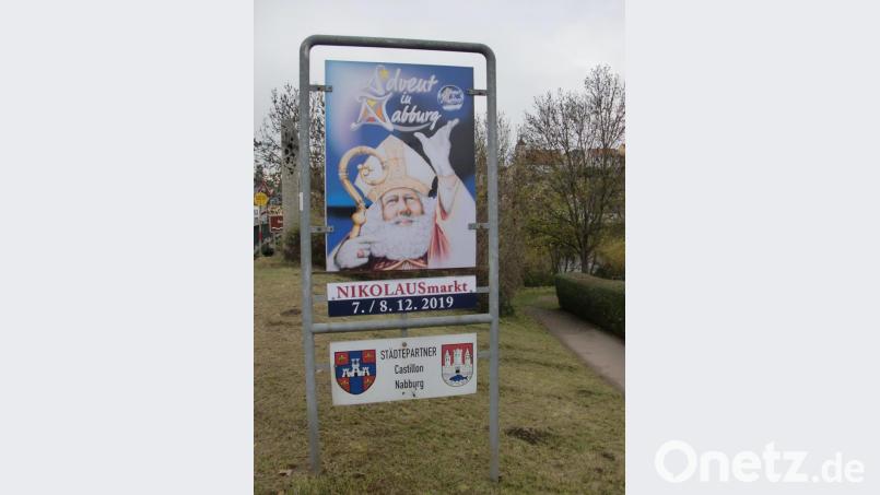 Der heilige Nikolaus mit Mitra und Bischofsstab wirbt für seinen Markt am 7. und 8. Dezember im Ortsteil Venedig Bild: aub