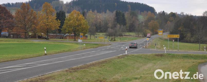 Zu schnell sind die Autofahrer auf den Umgehungen bei Bärnau und Hohenthan (Bild) unterwegs. Darum will der Stadtrat bei der Straßenbaudirektion ein weiteres Mal wegen einer Geschwindigkeitsbeschränkung nachfragen. Bild: ws